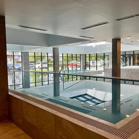 Port Basen & Jacuzzi アパート *