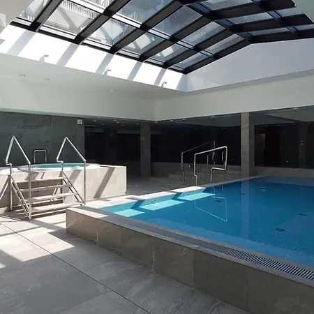 Port Basen & Jacuzzi アパート *