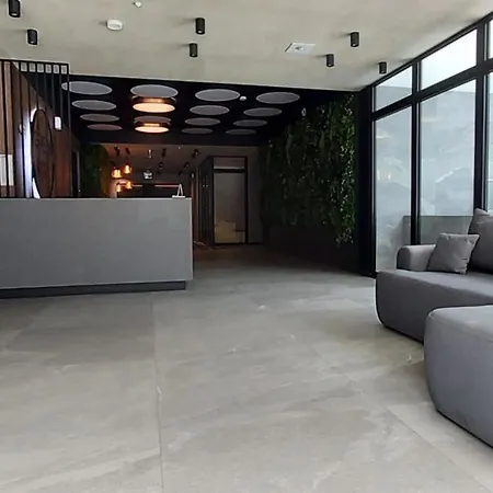 Port Basen & Jacuzzi アパート *