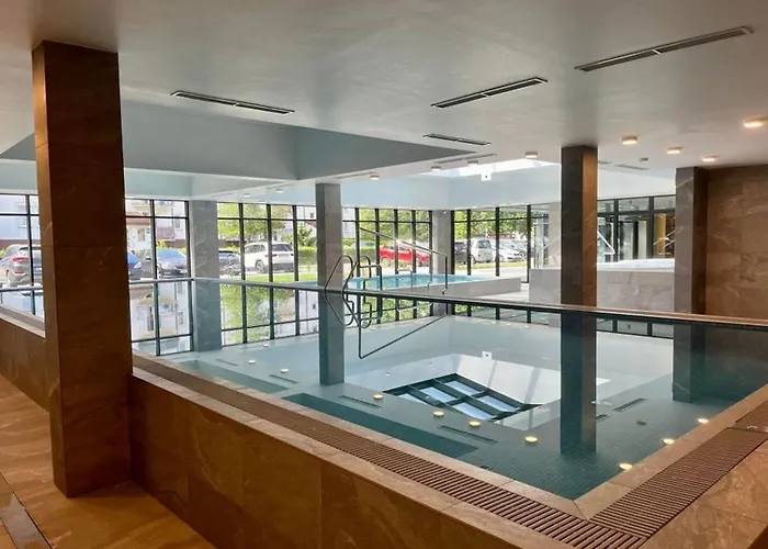 Port Basen & Jacuzzi アパート *